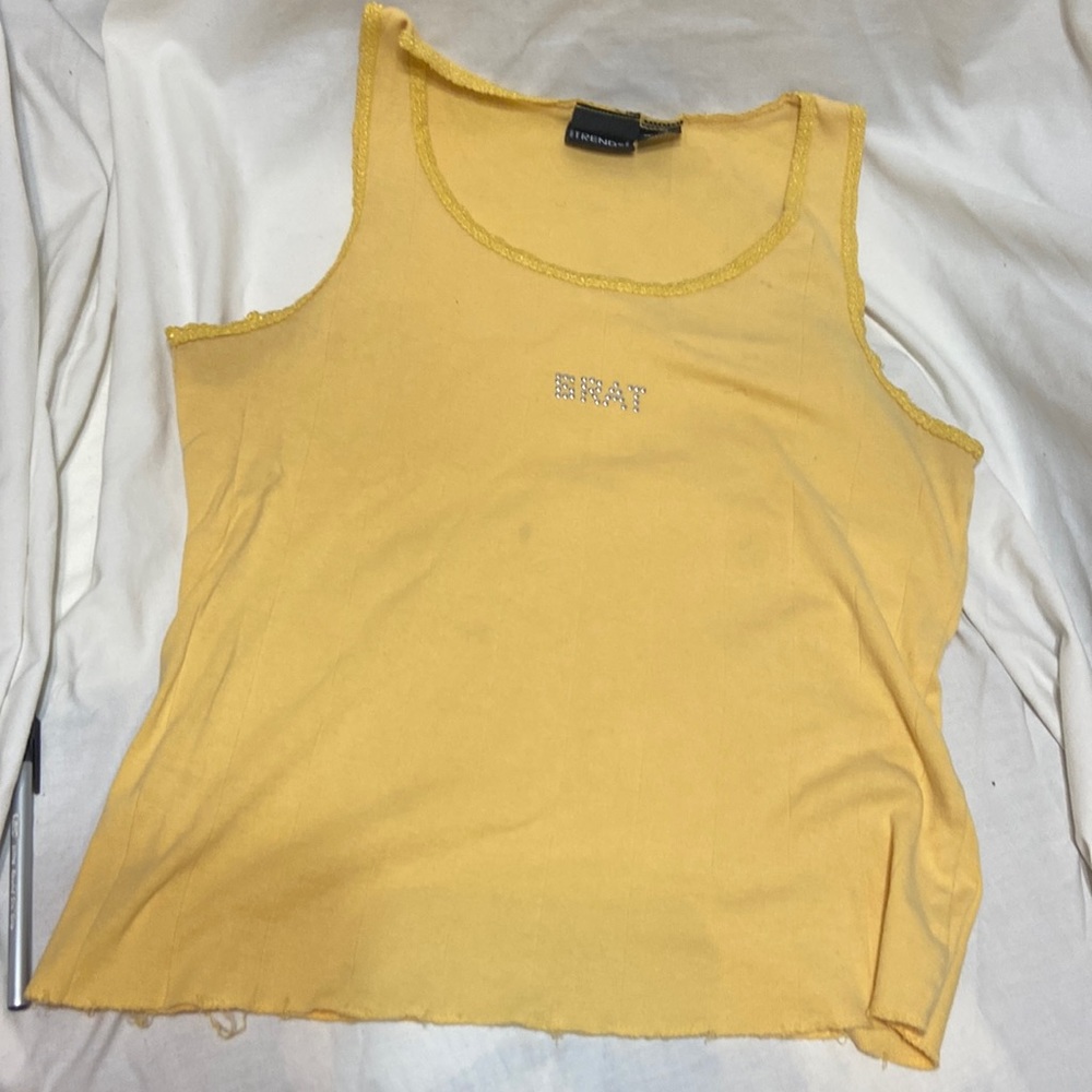 Tank top w/Brat on front in sliver small studs yellow lace around arms & neck